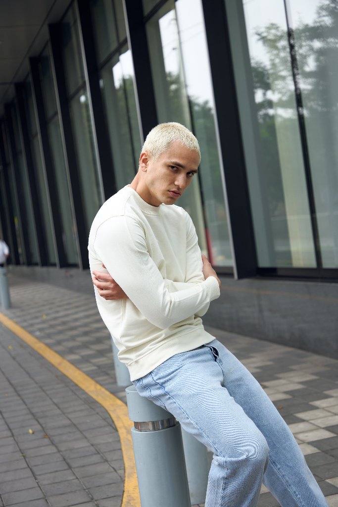 POLO CON CORTE EN MANGA LARGA